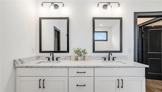 $950,000 | 520 Walden Glen Lane, Alpharetta, GA 30004