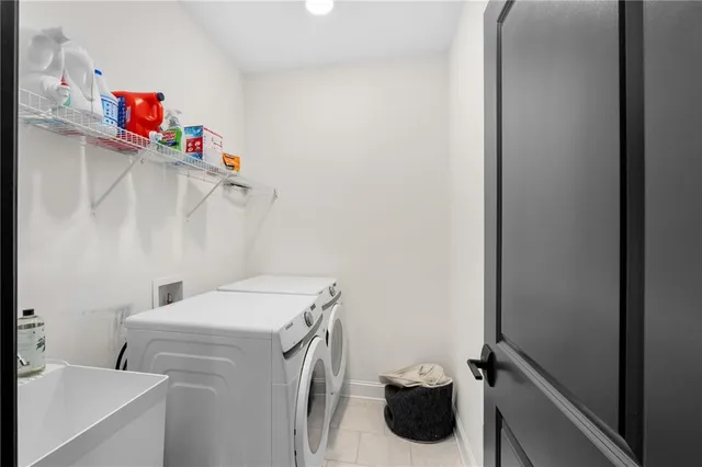 $950,000 | 520 Walden Glen Lane, Alpharetta, GA 30004