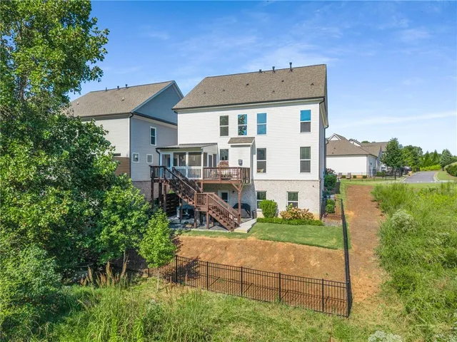 $950,000 | 520 Walden Glen Lane, Alpharetta, GA 30004