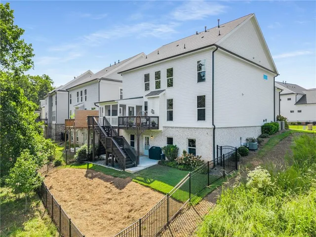 $950,000 | 520 Walden Glen Lane, Alpharetta, GA 30004