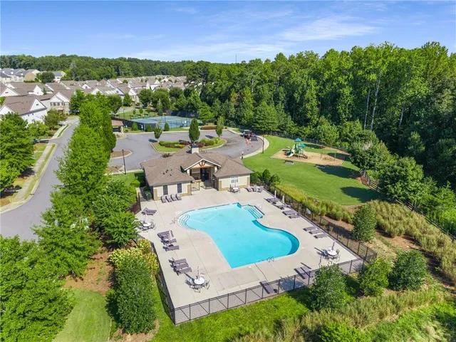 $950,000 | 520 Walden Glen Lane, Alpharetta, GA 30004