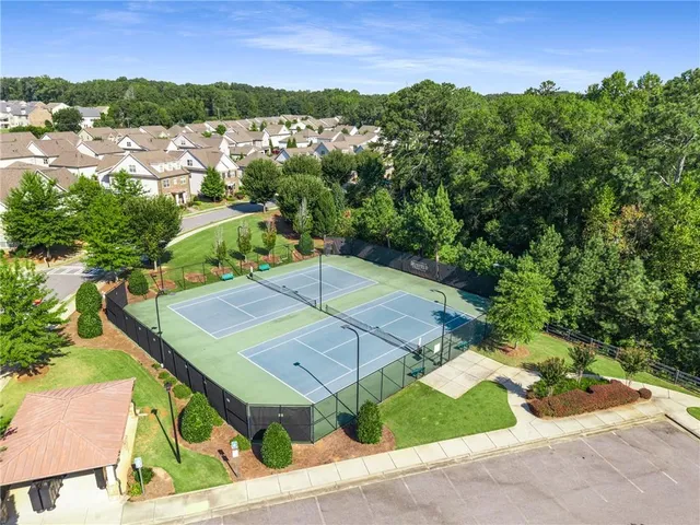 $950,000 | 520 Walden Glen Lane, Alpharetta, GA 30004