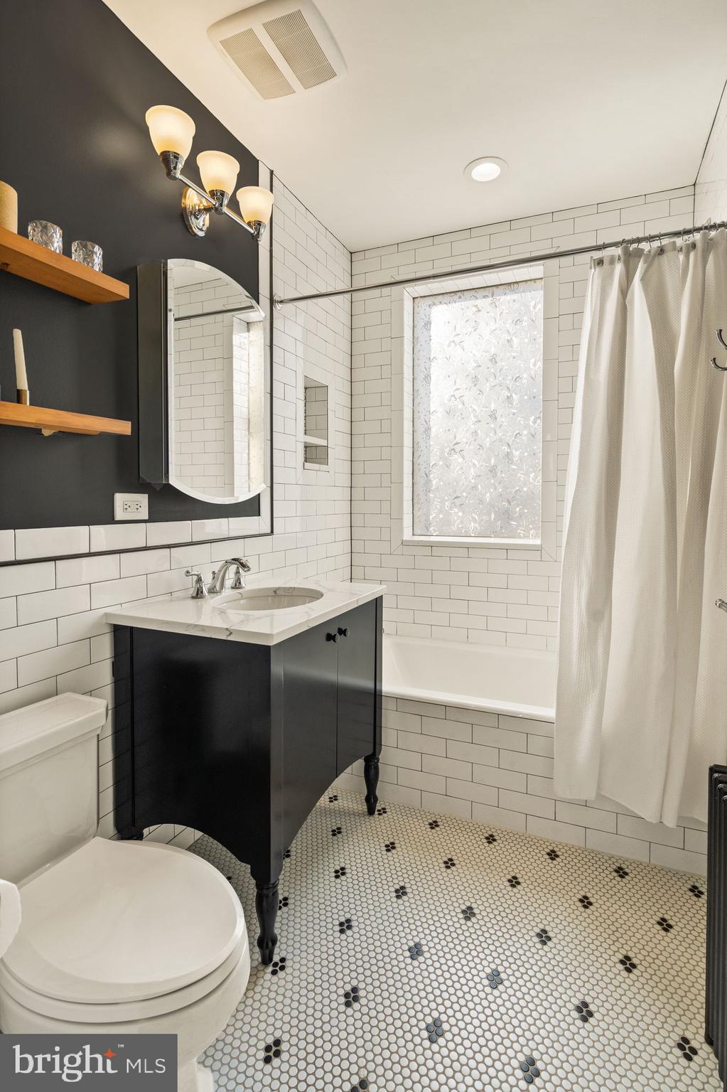 910 10th Street Northeast Washington, DC 20002 - Photo 13 of 27 Full Bath