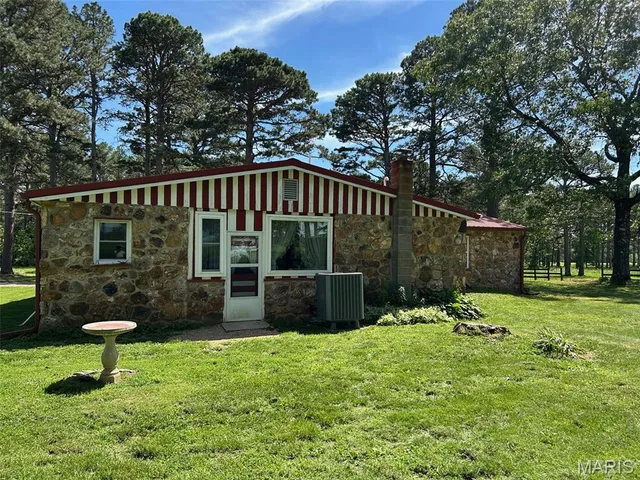 $280,000 | 19755 Wildwood Drive, Raymondville, MO 65555