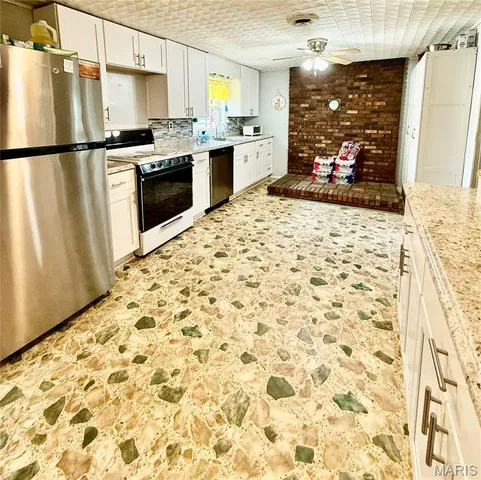 $280,000 | 19755 Wildwood Drive, Raymondville, MO 65555