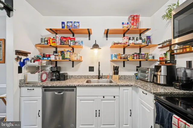 $179,900 | 5426 Valley Green Drive, Wilmington, DE 19808