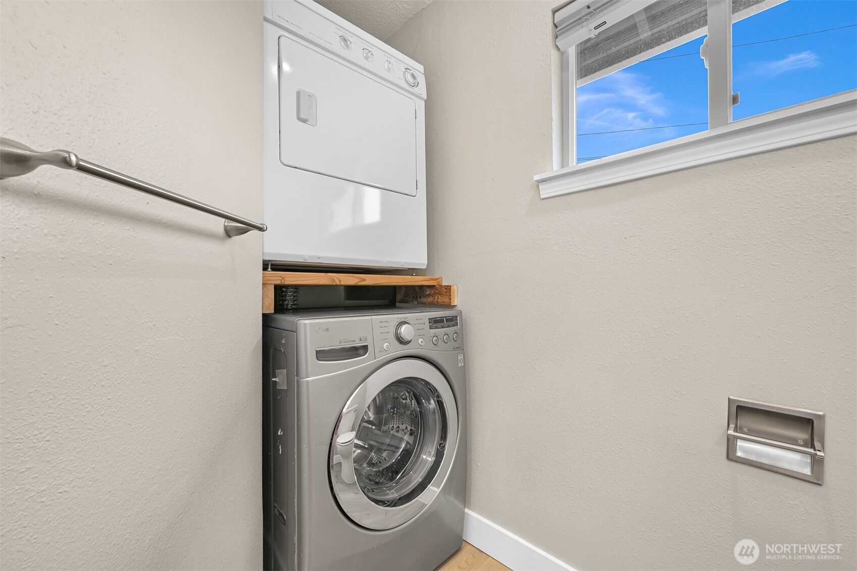 310 West 3rd Street Nooksack, WA 98276 - Photo 20 of 34 a utility room with dryer and washer