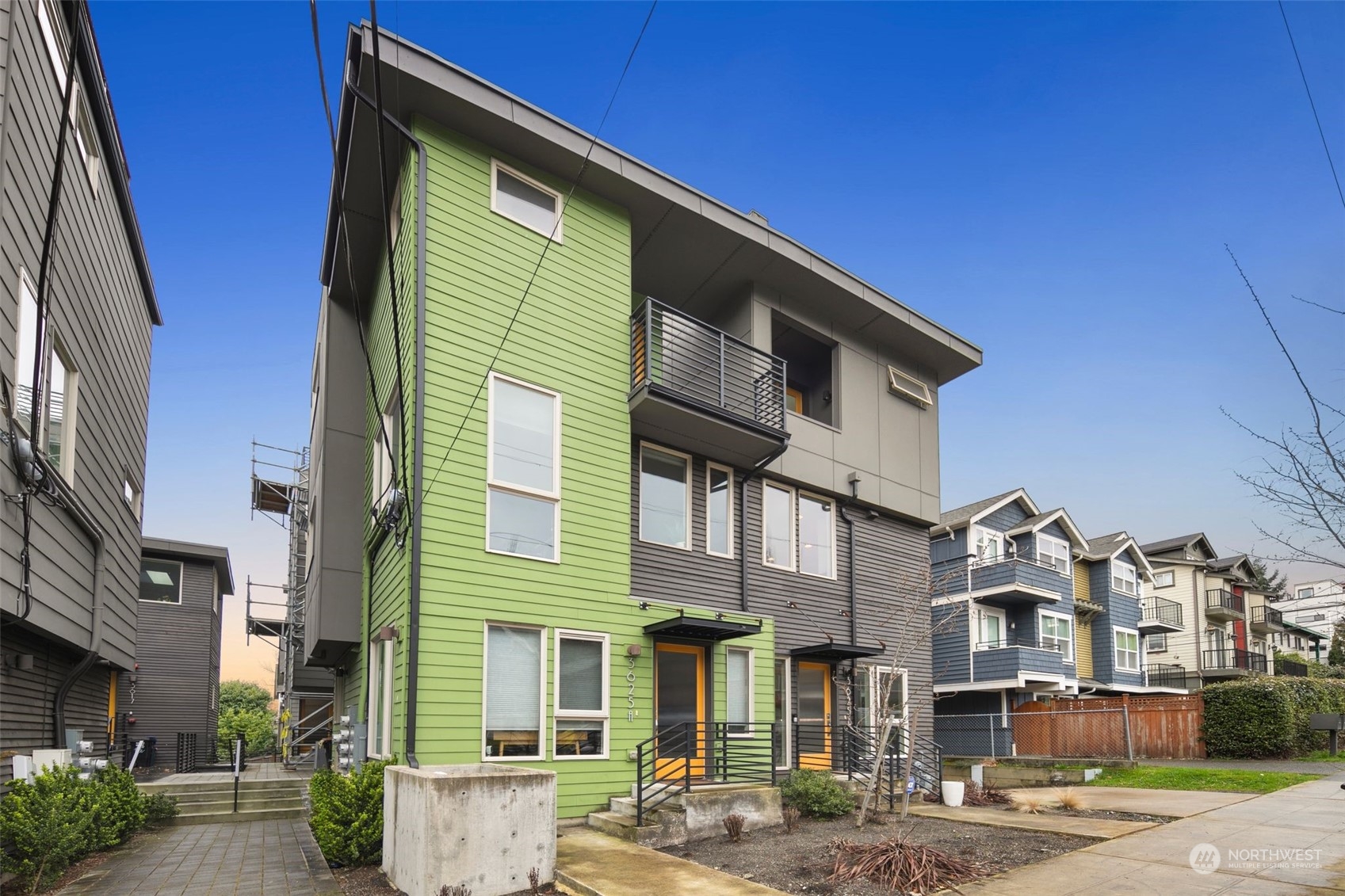 3625 Evanston Avenue North, Unit B Seattle, WA 98103 - Photo 4 of 37 a front view of a residential apartment building with a yard