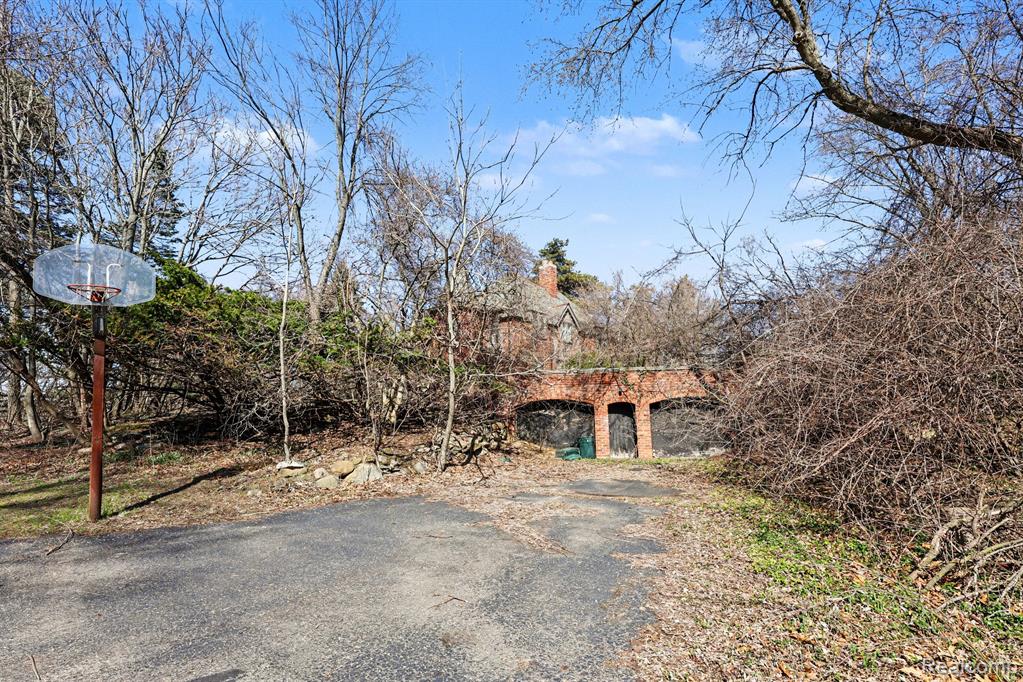 32020 Franklin Road Franklin, MI 48025 - Photo 3 of 18