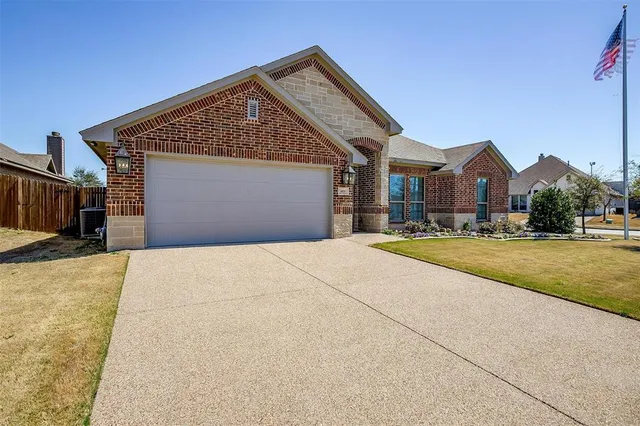 $565,000 | 6829 Canyon Rock Drive, Benbrook, TX 76126