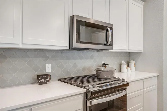 $565,000 | 6829 Canyon Rock Drive, Benbrook, TX 76126