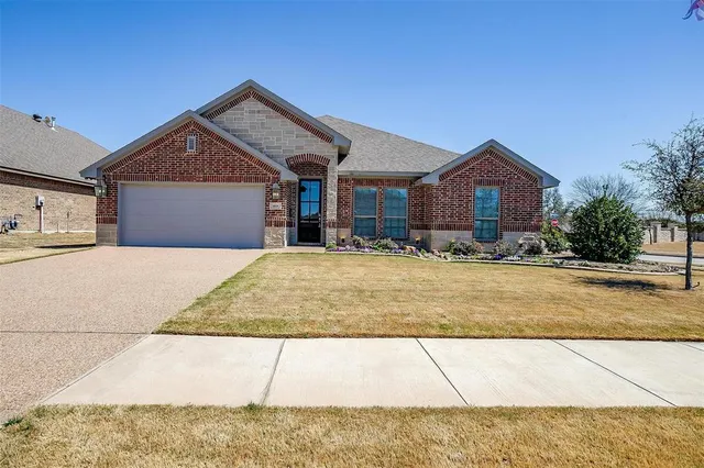 $565,000 | 6829 Canyon Rock Drive, Benbrook, TX 76126