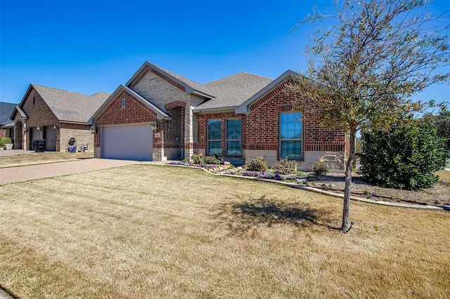$565,000 | 6829 Canyon Rock Drive, Benbrook, TX 76126