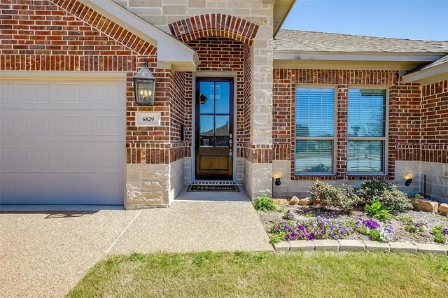 $565,000 | 6829 Canyon Rock Drive, Benbrook, TX 76126