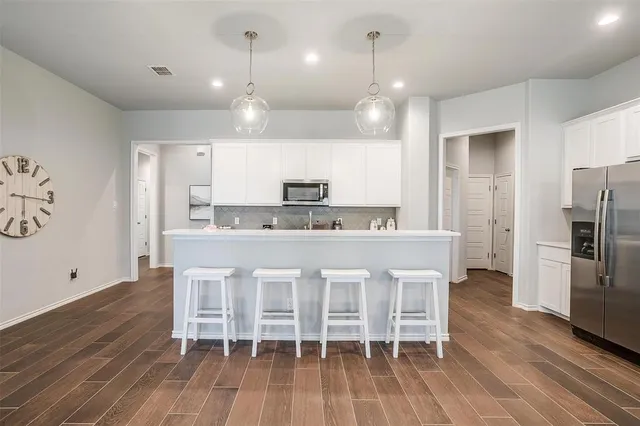 $565,000 | 6829 Canyon Rock Drive, Benbrook, TX 76126