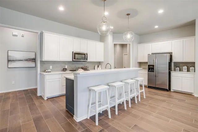 $565,000 | 6829 Canyon Rock Drive, Benbrook, TX 76126