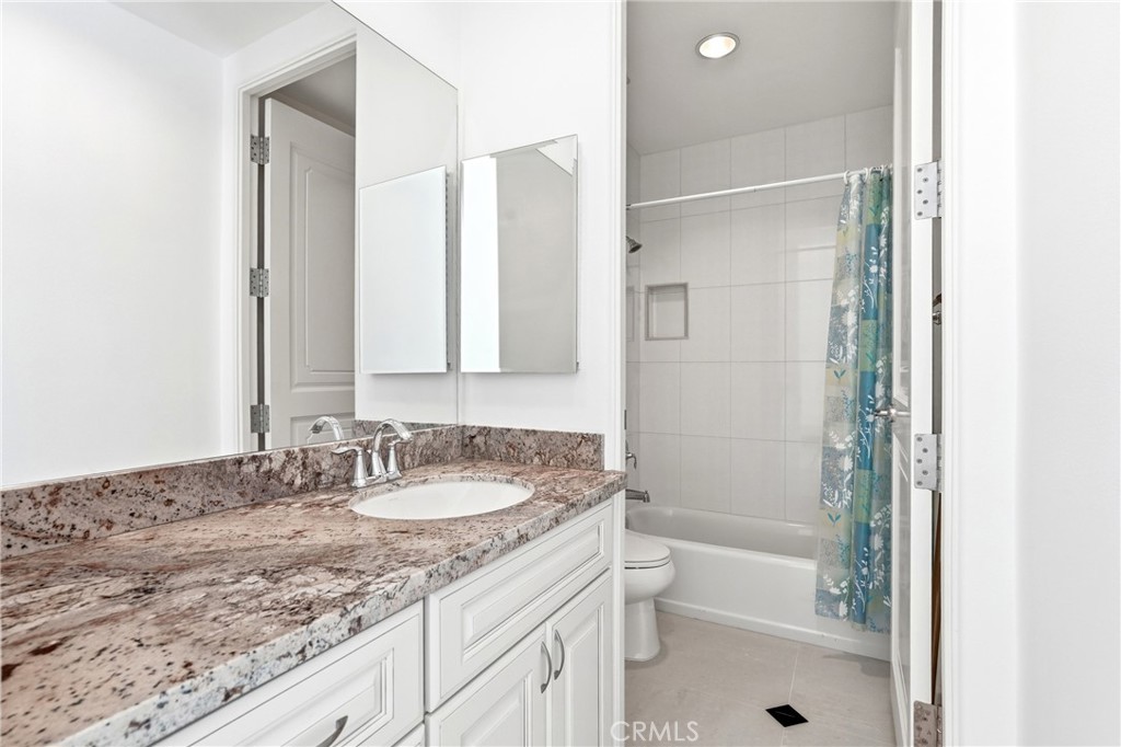 585 Vía Pueblo Riverside, CA 92507 - Photo 23 of 61 Downstairs Full Bathroom #1