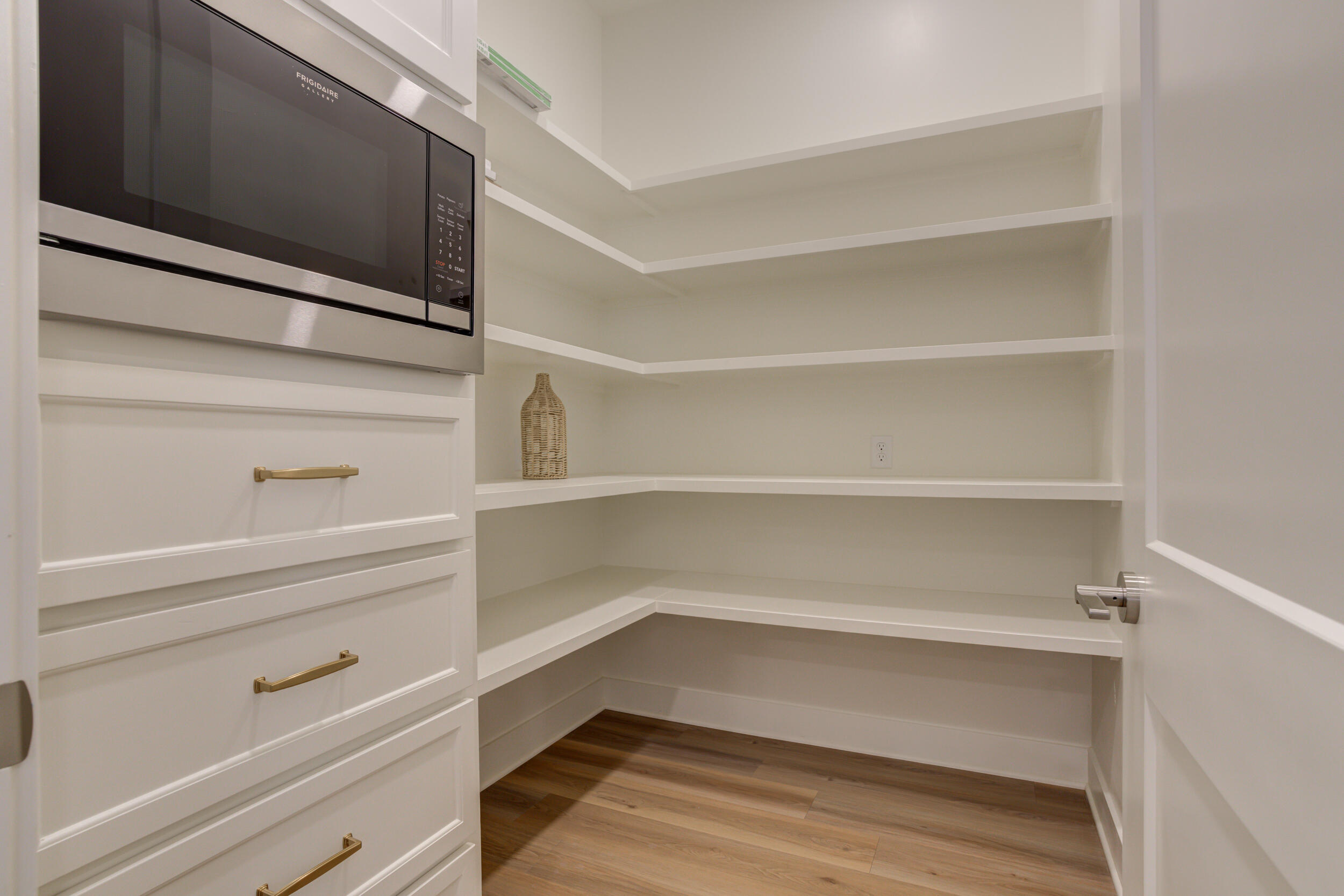 4610 138th Place Lubbock, TX 79424 - Photo 21 of 52 a view of an empty walk in closet