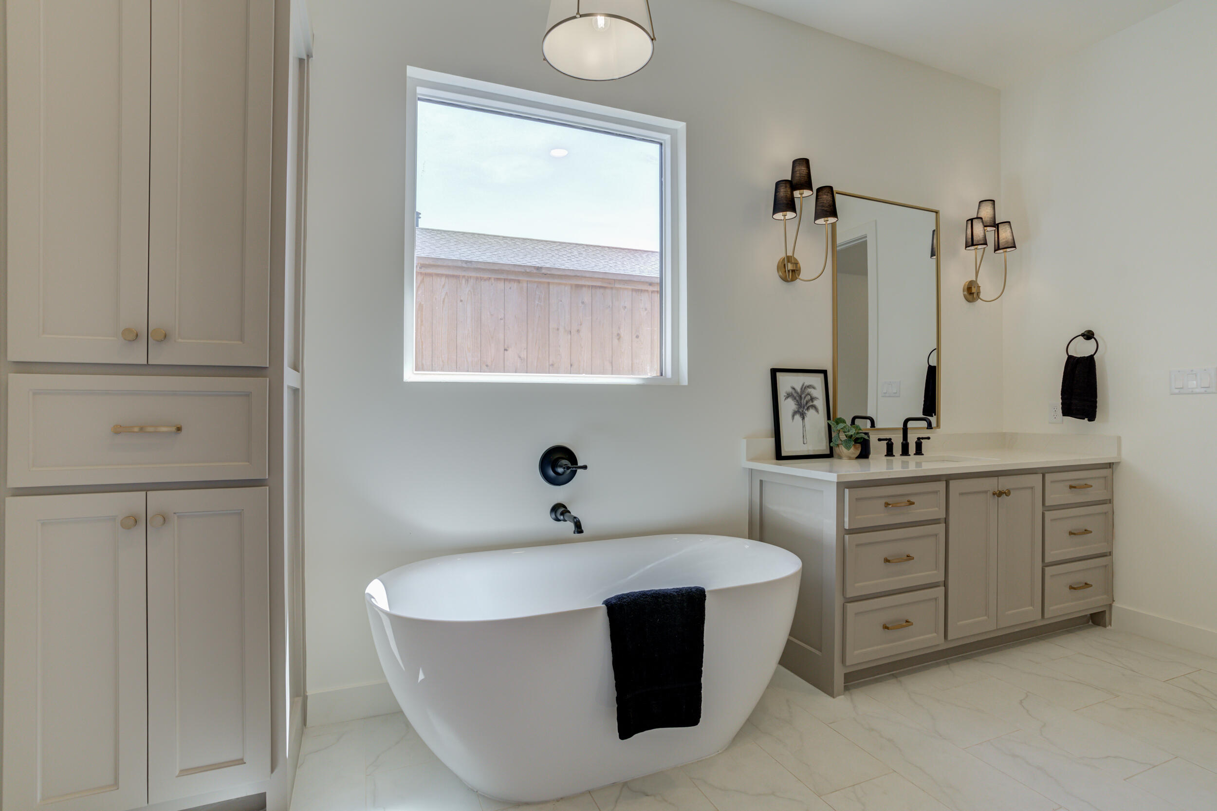 4610 138th Place Lubbock, TX 79424 - Photo 33 of 52 a bathroom with a tub sink and mirror