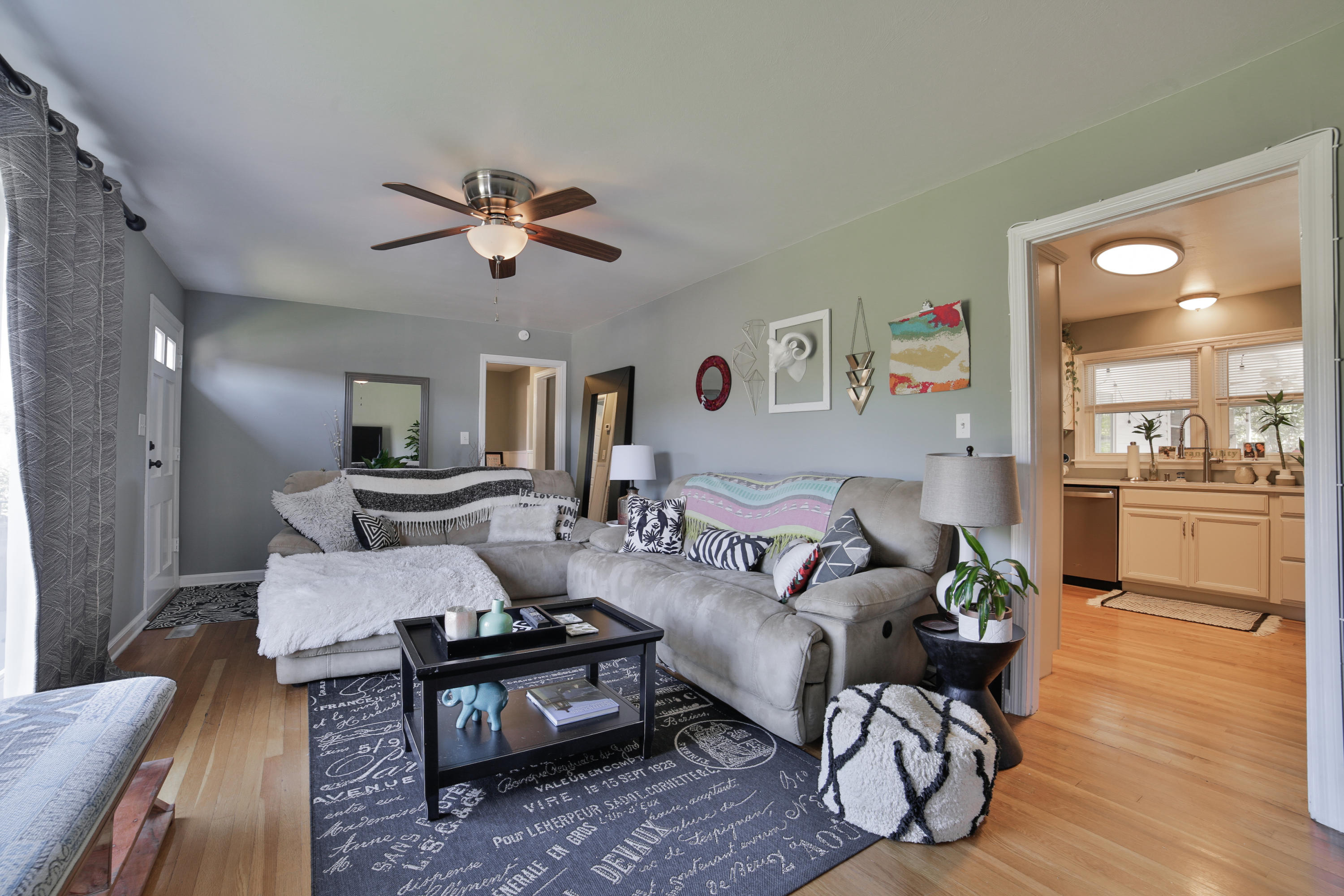 1610 John Ross Road Chattanooga, TN 37412 - Photo 12 of 35 Living Room