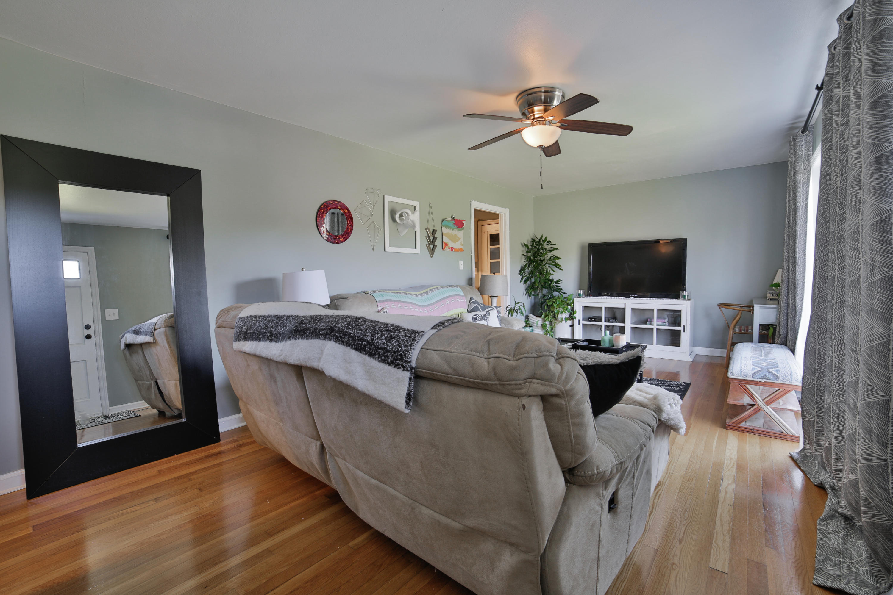 1610 John Ross Road Chattanooga, TN 37412 - Photo 13 of 35 Living Room