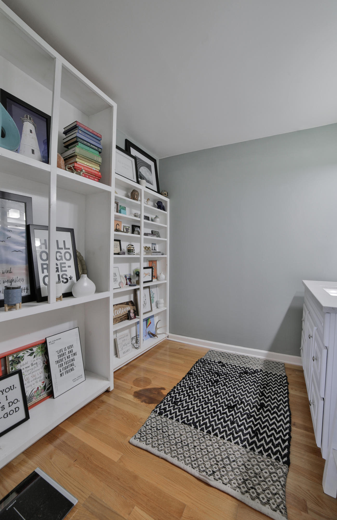 1610 John Ross Road Chattanooga, TN 37412 - Photo 18 of 35 Large Vanity Room