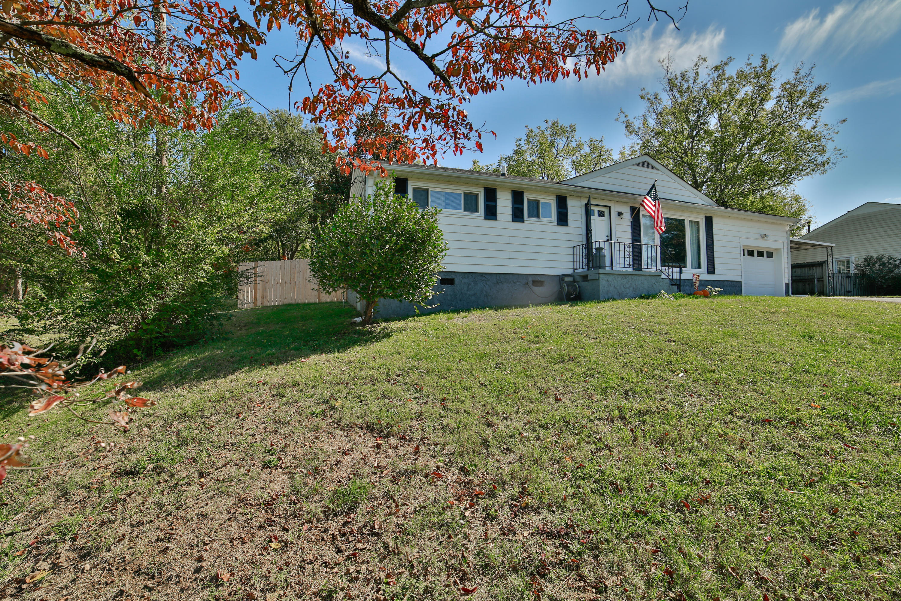 1610 John Ross Road Chattanooga, TN 37412 - Photo 3 of 35 Curb appeal
