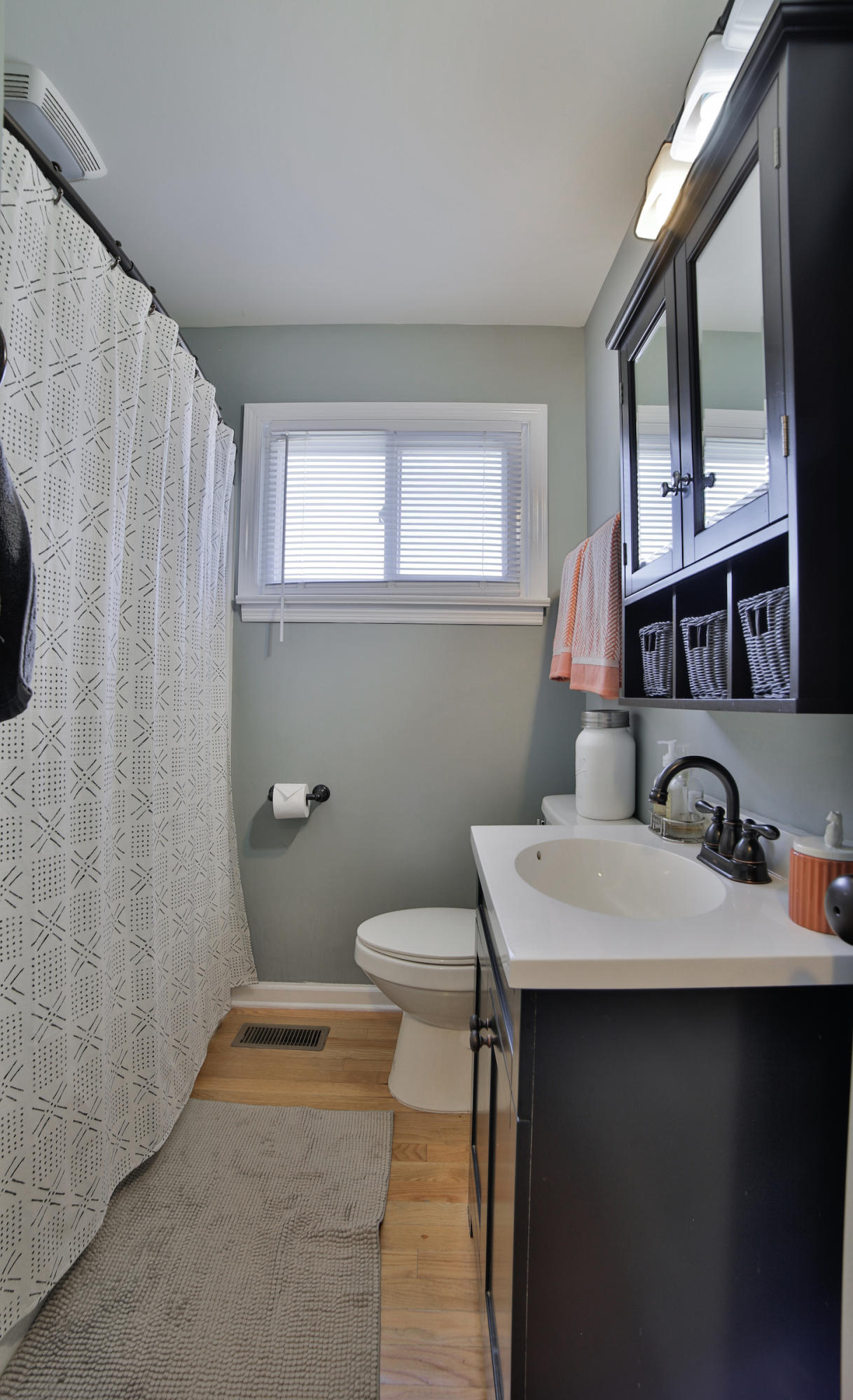 1610 John Ross Road Chattanooga, TN 37412 - Photo 27 of 35 Guest bath