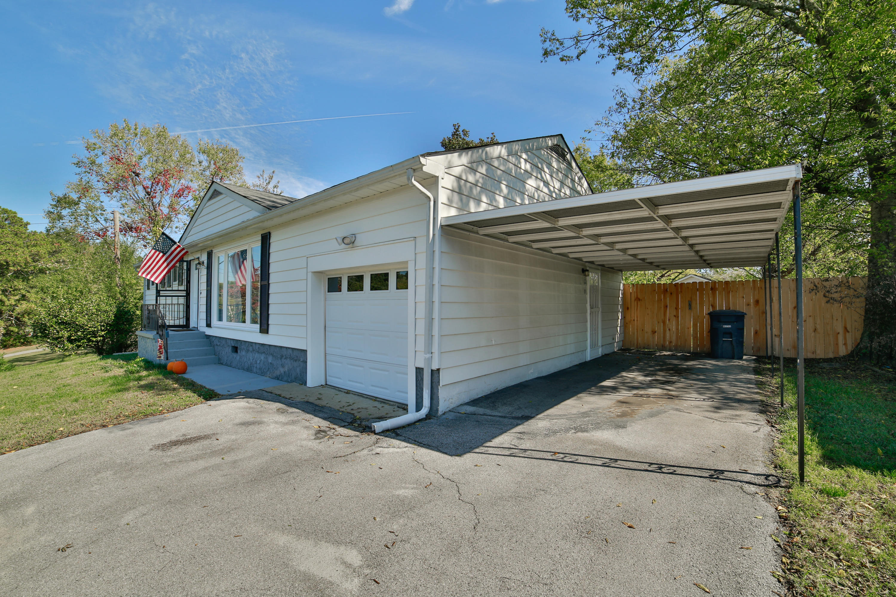 1610 John Ross Road Chattanooga, TN 37412 - Photo 31 of 35 Garage + Covered parking
