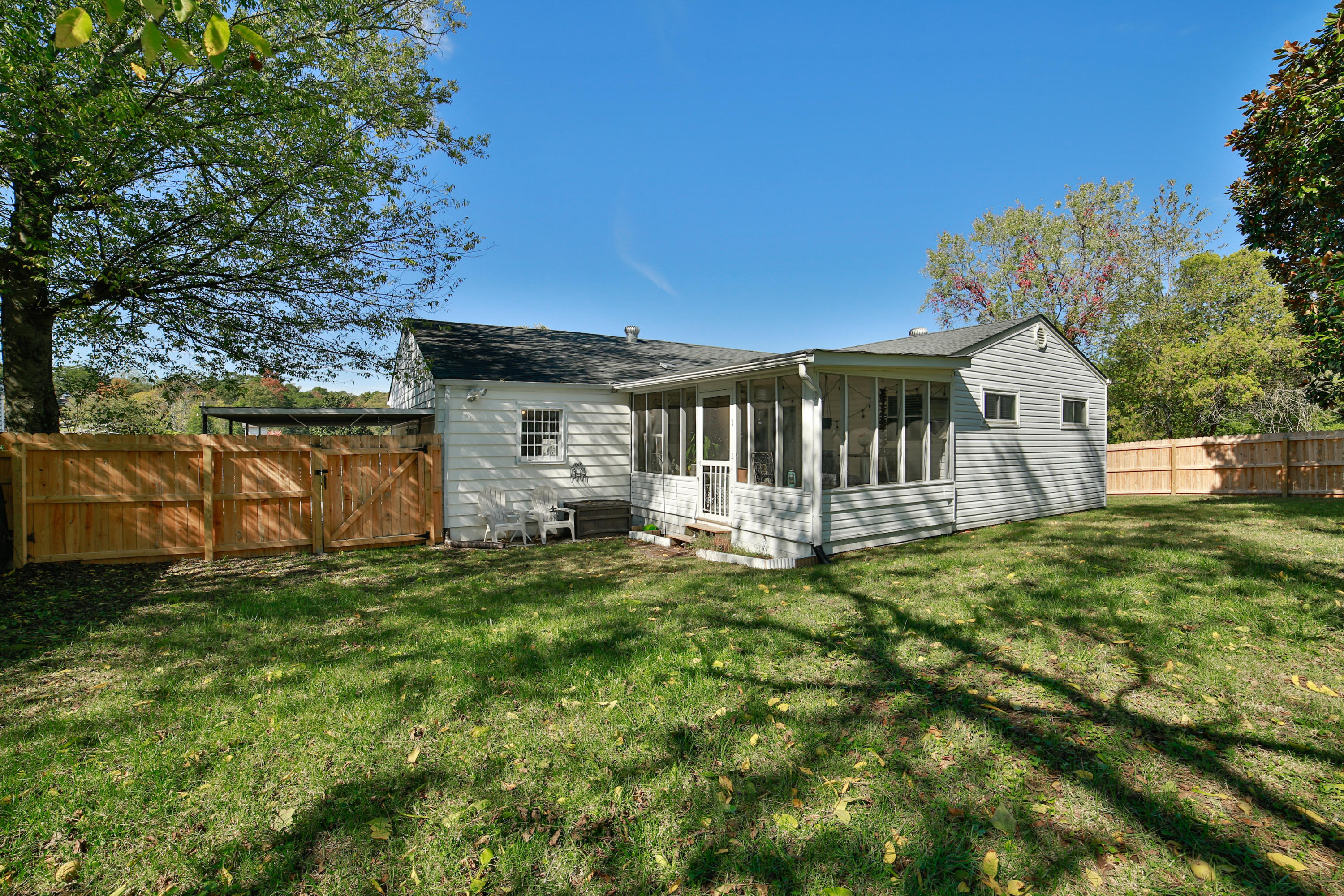 1610 John Ross Road Chattanooga, TN 37412 - Photo 33 of 35 Screened room