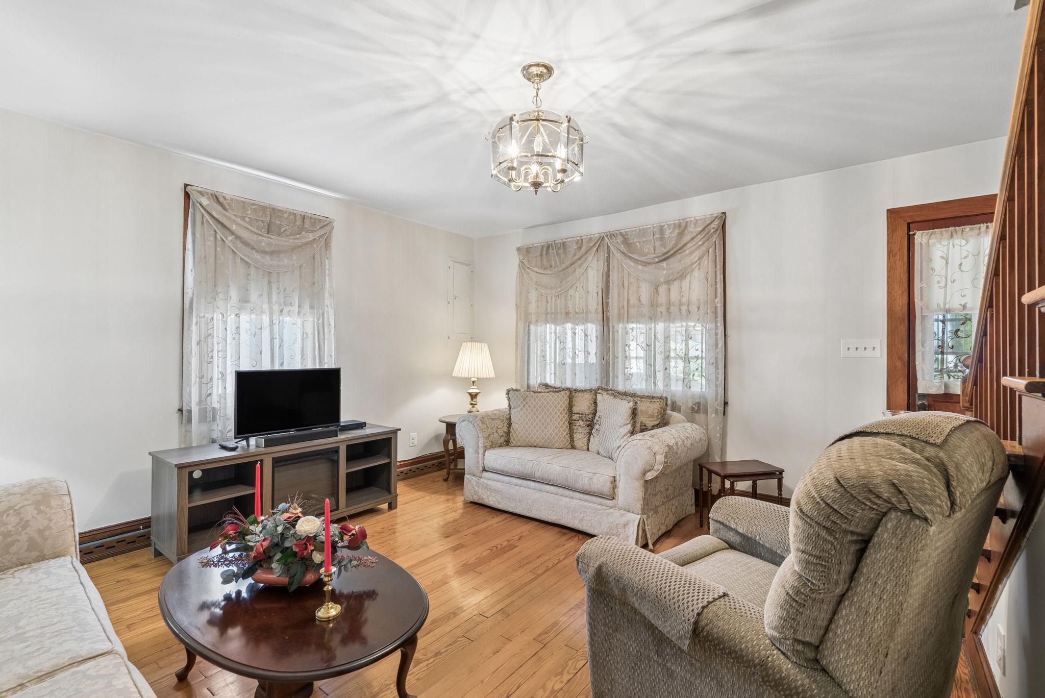 19 Old Solomons Island Road Annapolis, MD 21401 - Photo 6 of 51 Living Room