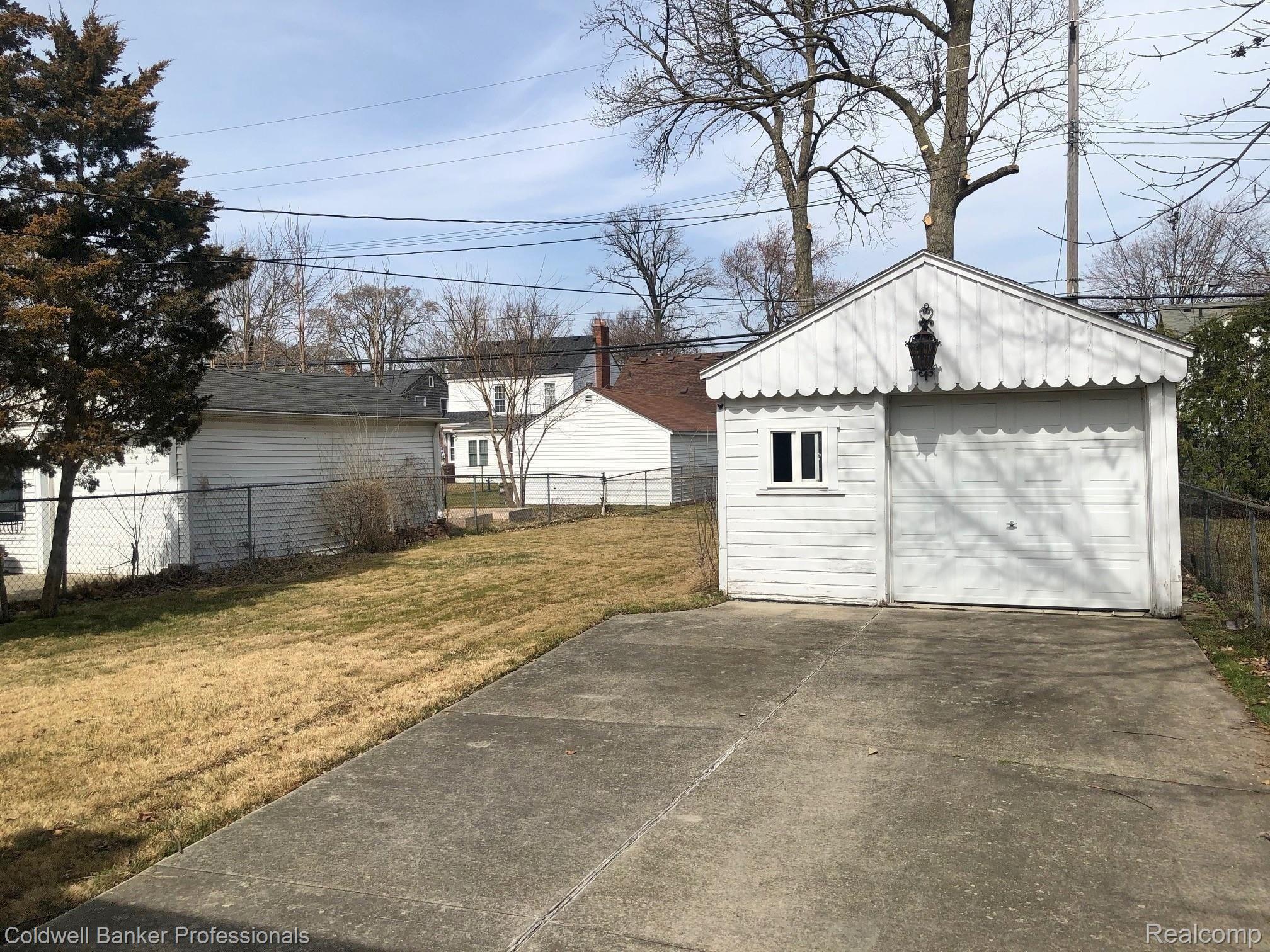 1568 Hampton Road Grosse Pointe, MI 48236 - Photo 4 of 6 IMG_8691.jpeg