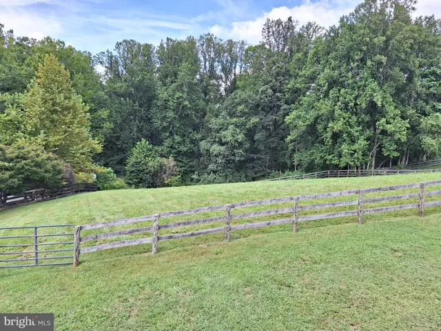 $1,450 | 9078 Northwest Barn Run, Unit KNOLL, Marshall, VA 20115