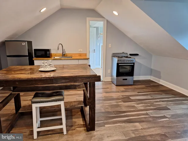 $1,450 | 9078 Northwest Barn Run, Unit KNOLL, Marshall, VA 20115