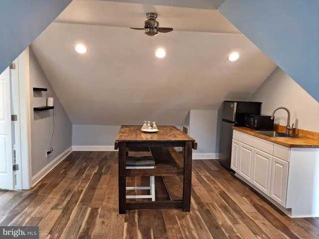 $1,450 | 9078 Northwest Barn Run, Unit KNOLL, Marshall, VA 20115