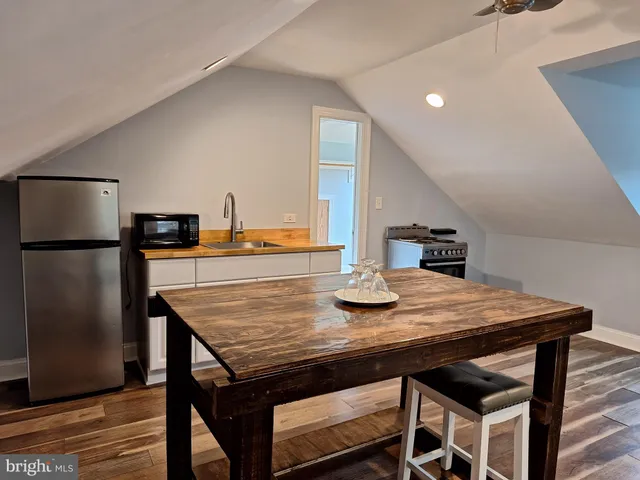 $1,450 | 9078 Northwest Barn Run, Unit KNOLL, Marshall, VA 20115