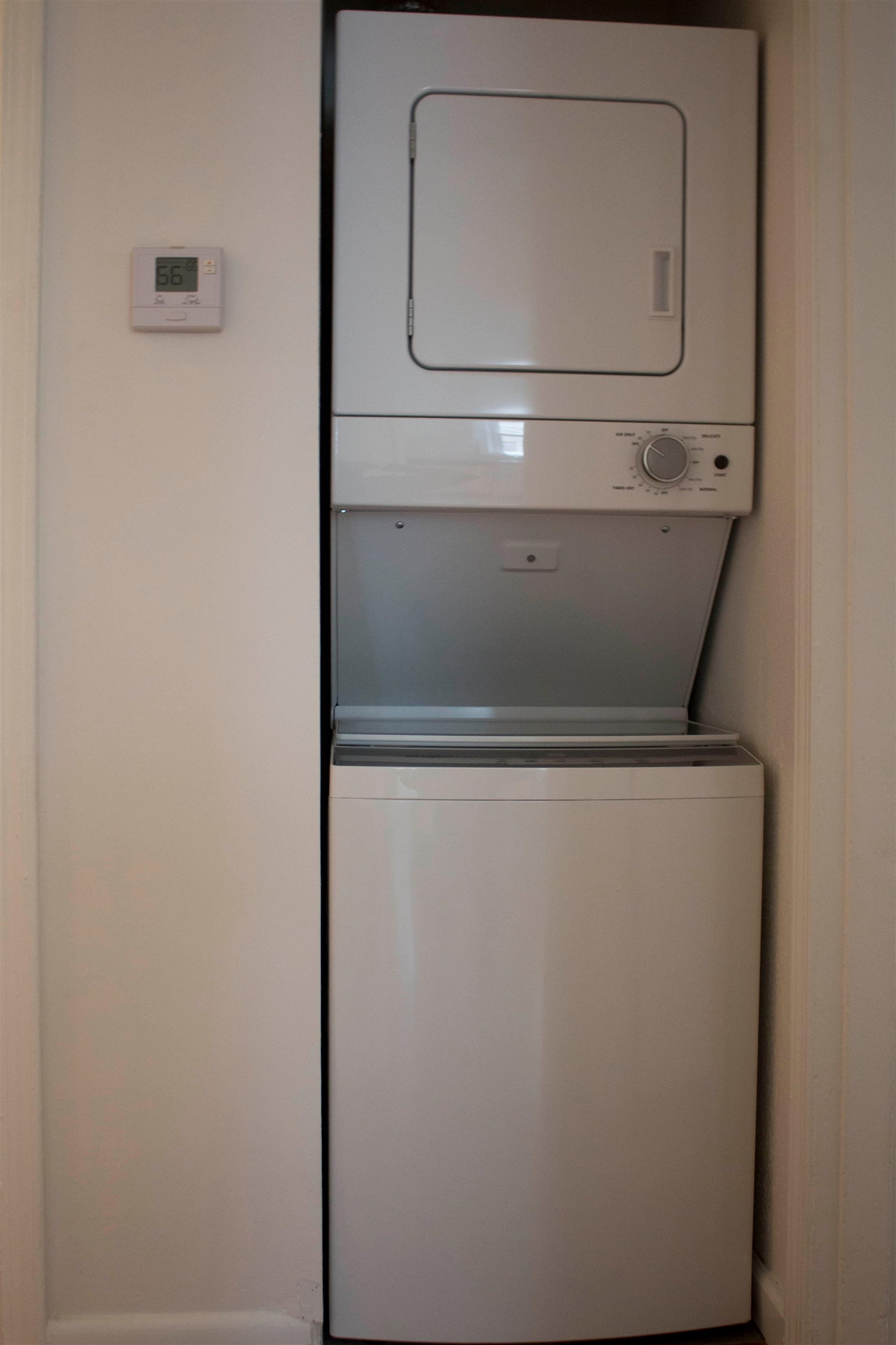 1058 Prescott Road Memphis, TN 38111 - Photo 9 of 16 a utility room with washer and dryer