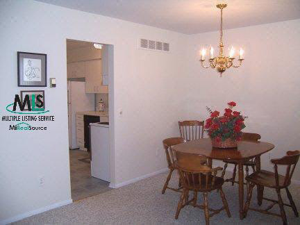 565 Tennyson Rochester, MI 48307 - Photo 3 of 12 933116-2.JPG