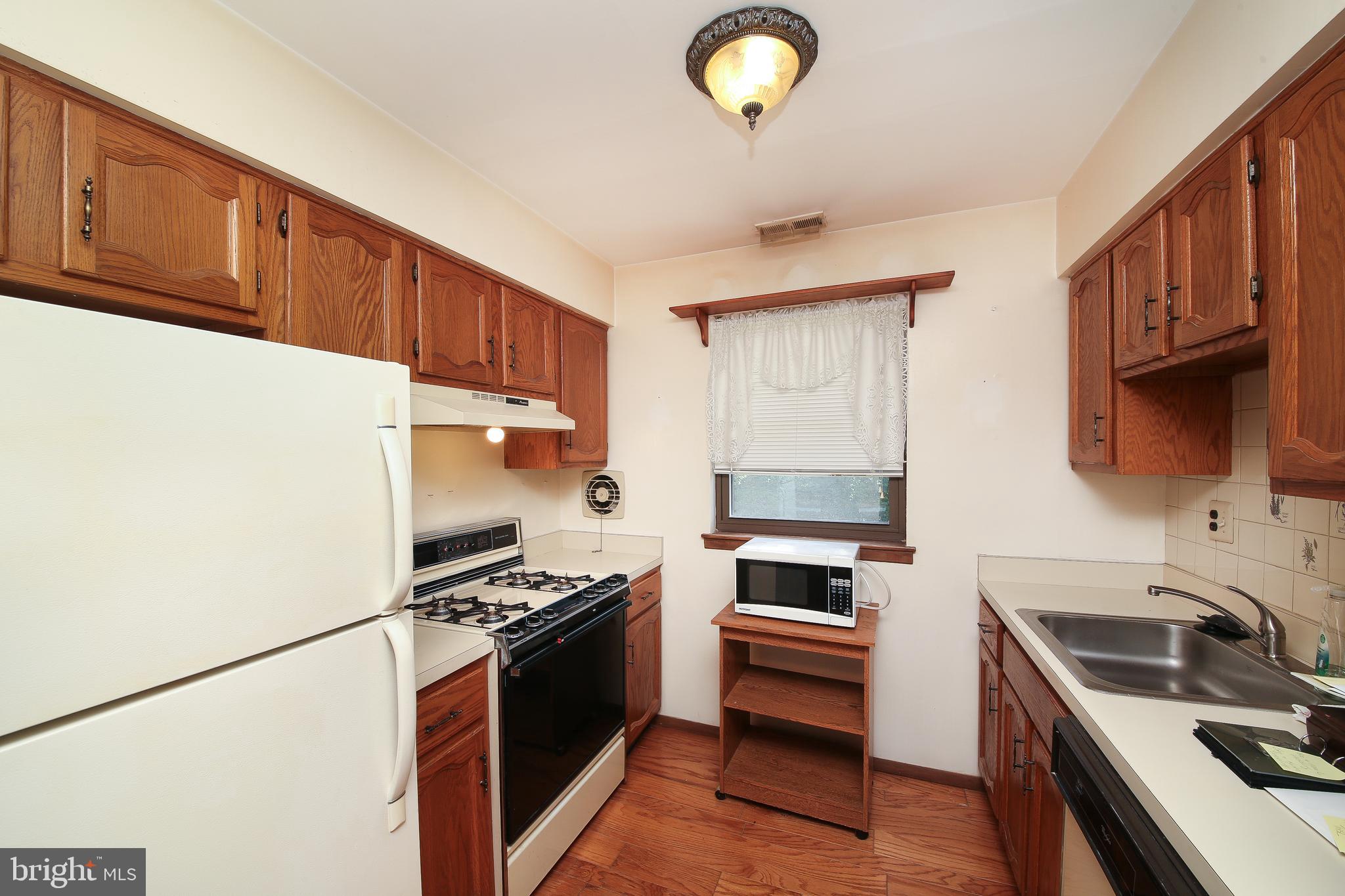 1155 York Rd., Unit K9 Warminster, PA 18974 - Photo 7 of 17 Kitchen