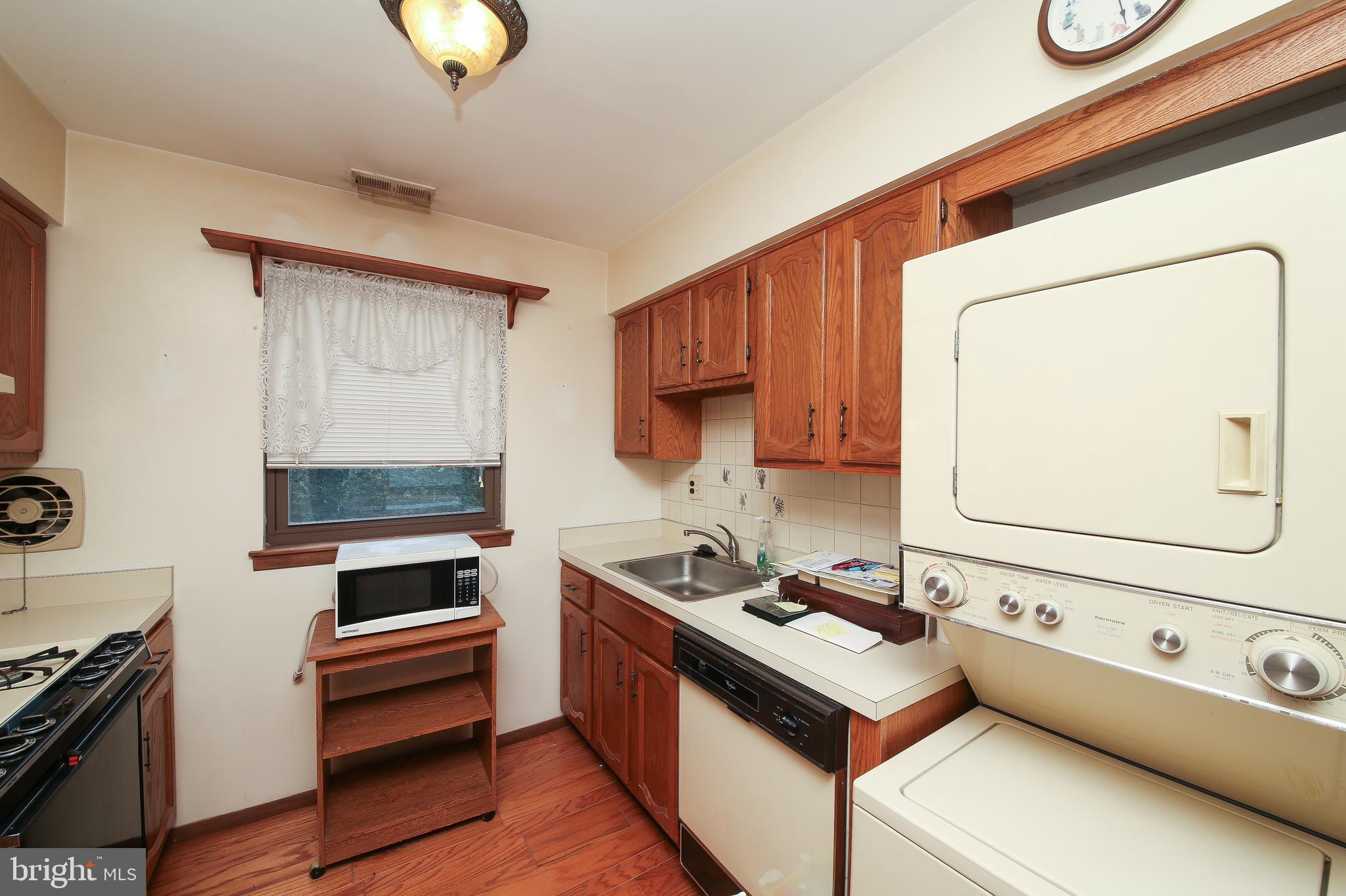 1155 York Rd., Unit K9 Warminster, PA 18974 - Photo 8 of 17 Kitchen
