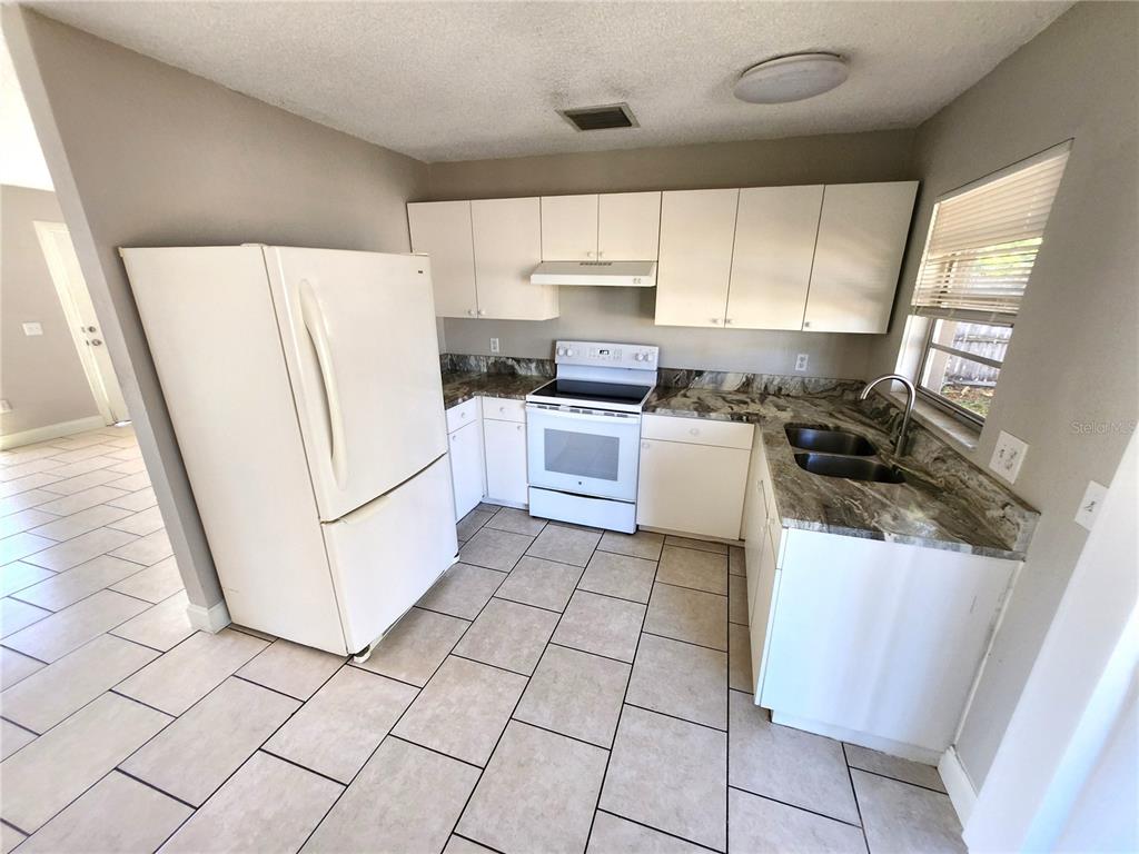 7321 Exemplar Drive New Port Richey, FL 34655 - Photo 4 of 13