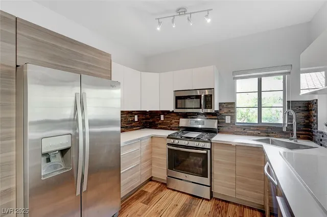 $2,000 | 75 North Valle Verde Drive, Unit 1324, Henderson, NV 89074