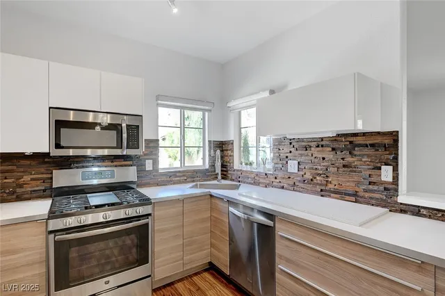 $2,000 | 75 North Valle Verde Drive, Unit 1324, Henderson, NV 89074