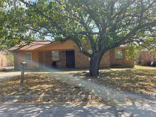 $1,600 | 1818 Arkansas Street, Gainesville, TX 76240