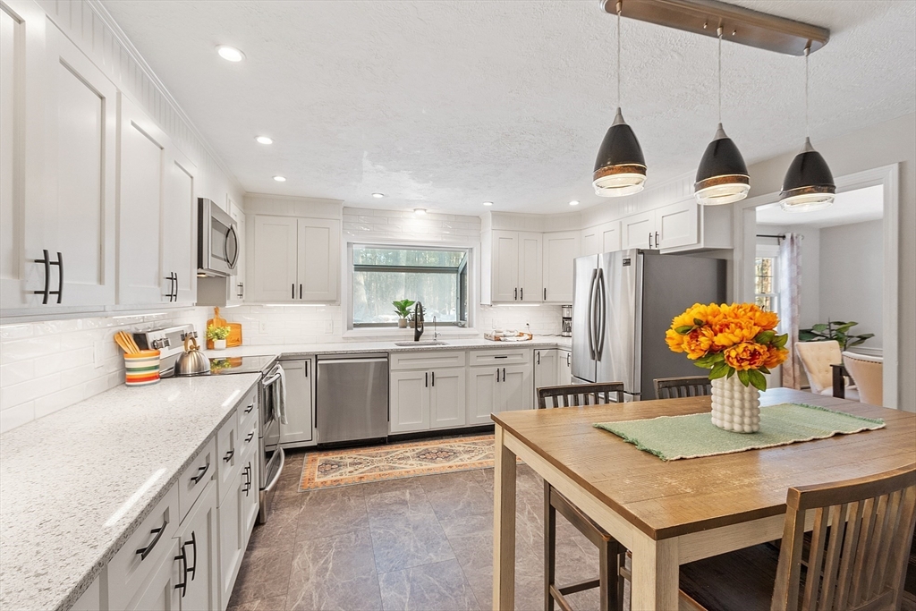 27 Forest Road Acton, MA 01720 - Photo 7 of 42