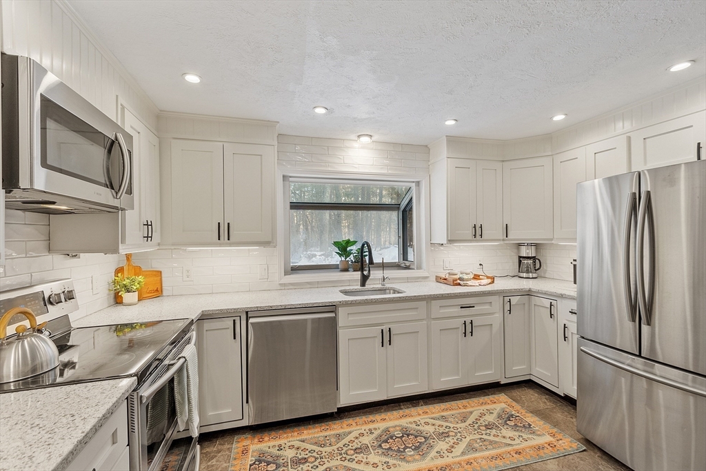 27 Forest Road Acton, MA 01720 - Photo 9 of 42