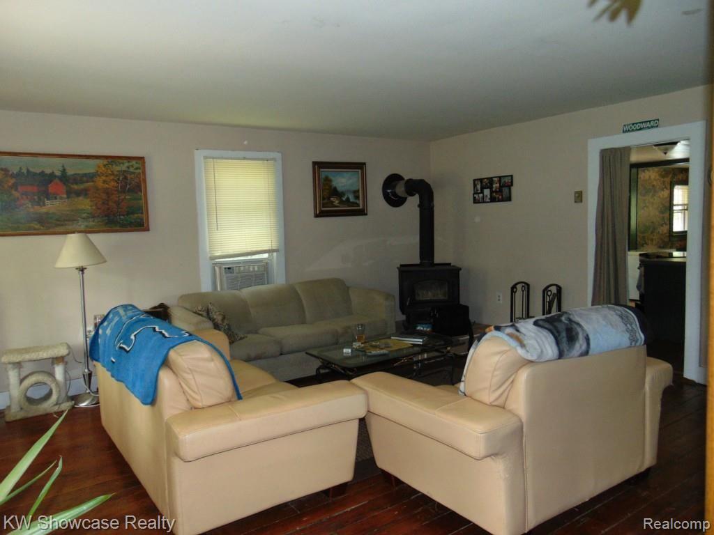 9080 Milford Road Holly, MI 48442 - Photo 2 of 5 922.jpg