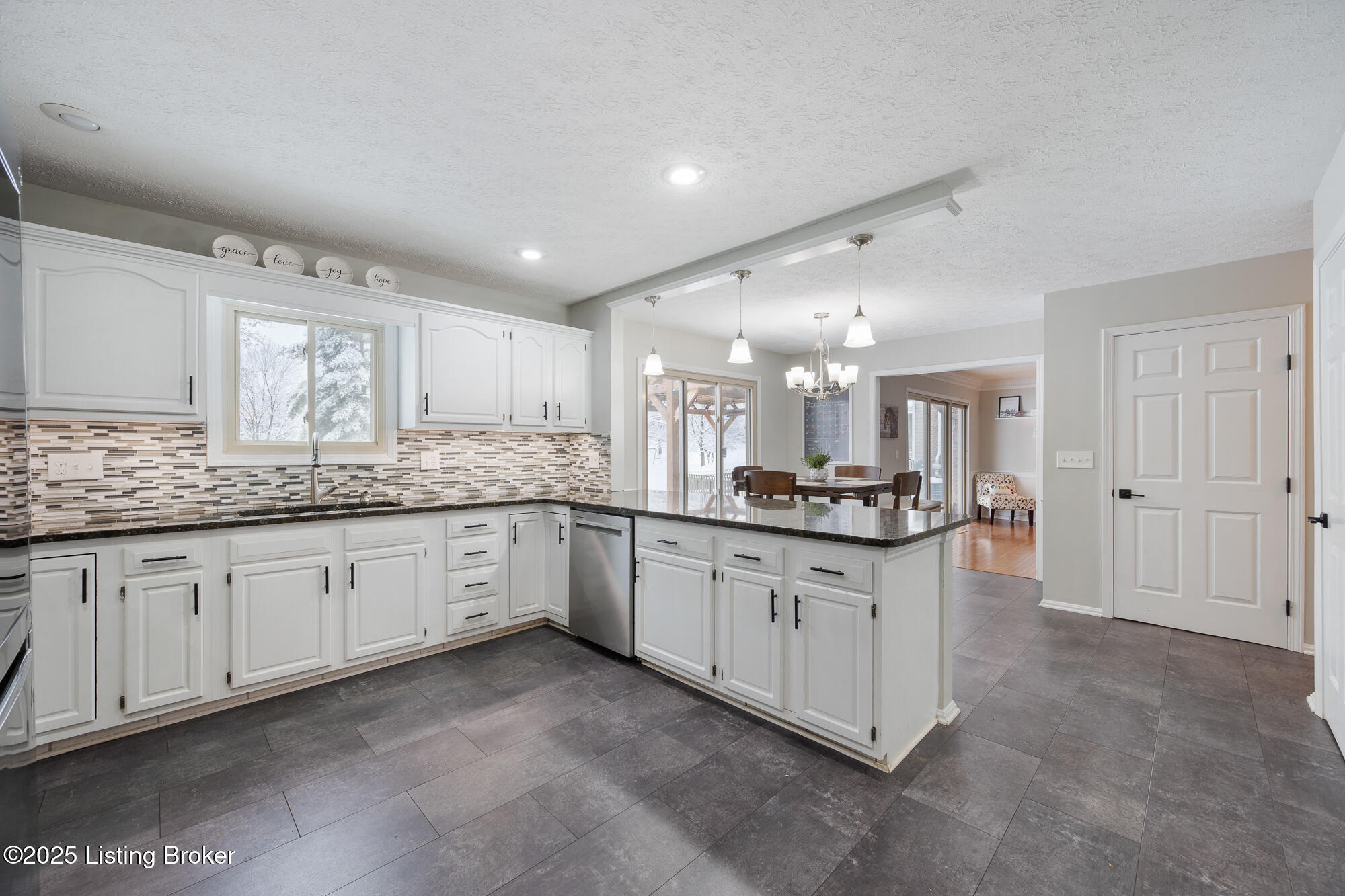 10212 Stone School Road Prospect, KY 40059 - Photo 13 of 46 10212 Stone School Rd_interiors-12