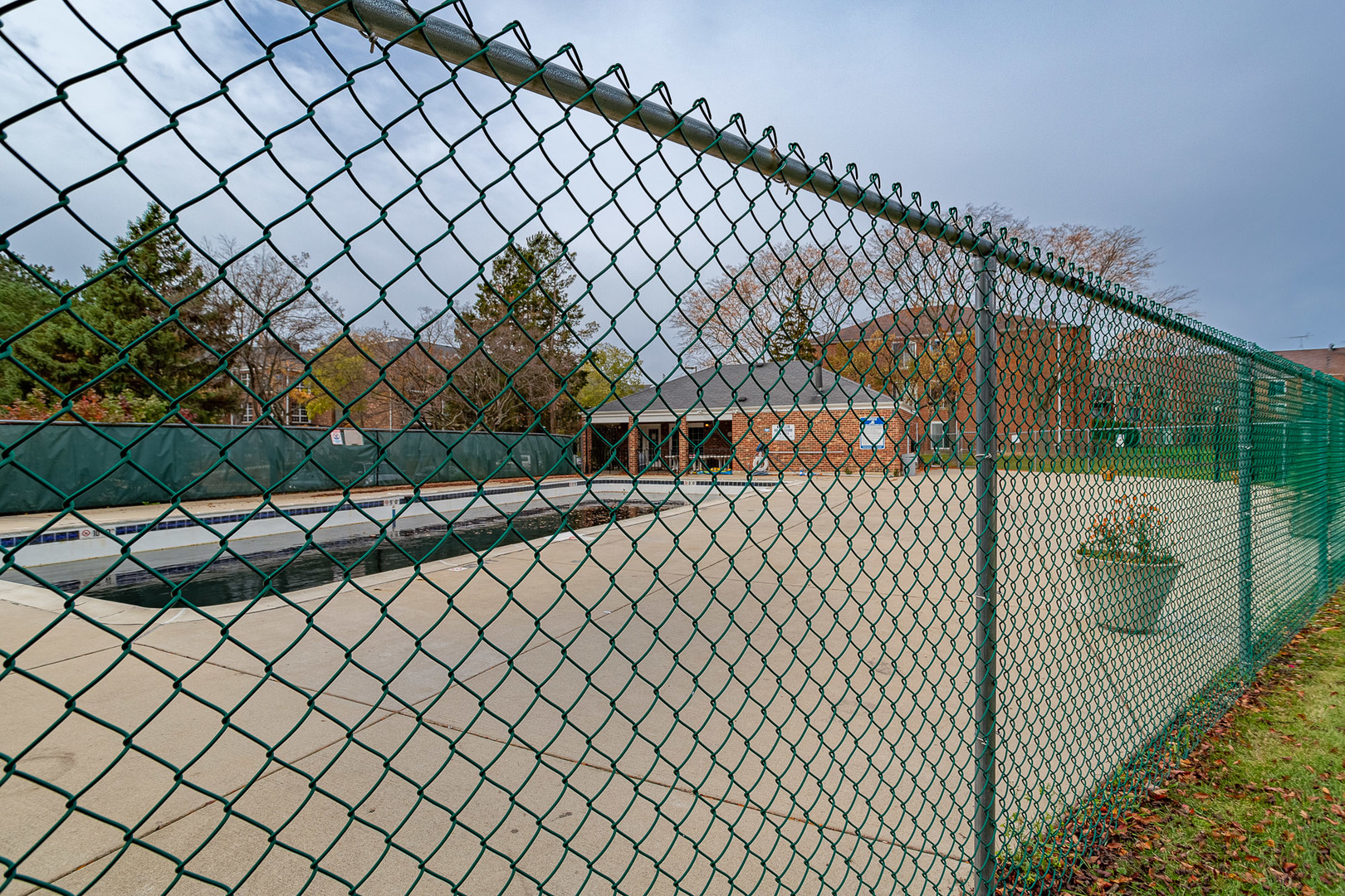 520 Biesterfield Road, Unit E220 Elk Grove Village, IL 60007 - Photo 19 of 21 a view of a balcony