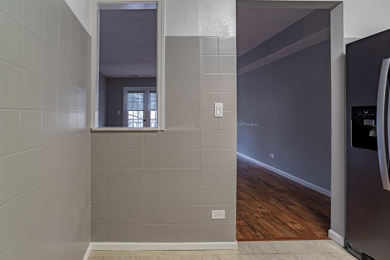 520 Biesterfield Road, Unit E220 Elk Grove Village, IL 60007 - Photo 6 of 21 a view of an empty room